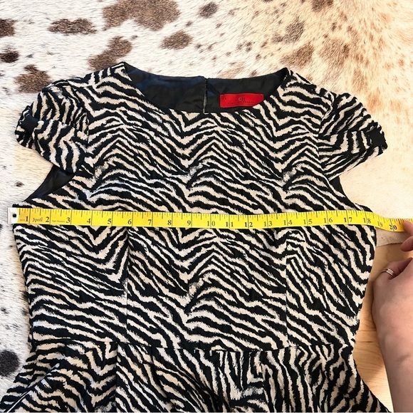 CAROLINA HERRERA Wool Blend Zebra Print Cocktail Dress Size 8 - Picture 10 of 15